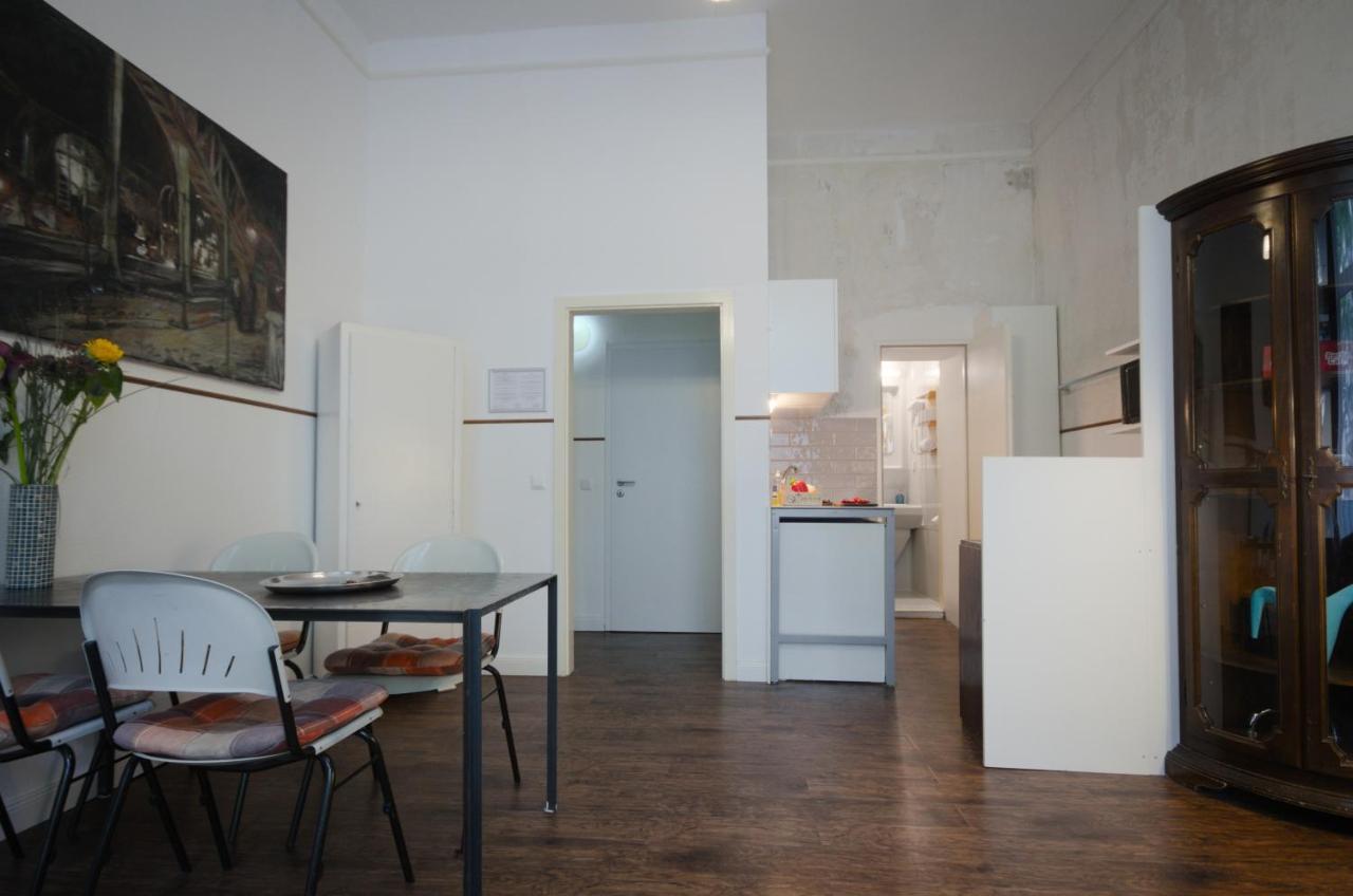 Appartamento Altbauwohnung Mit 3 Baedern Berlino