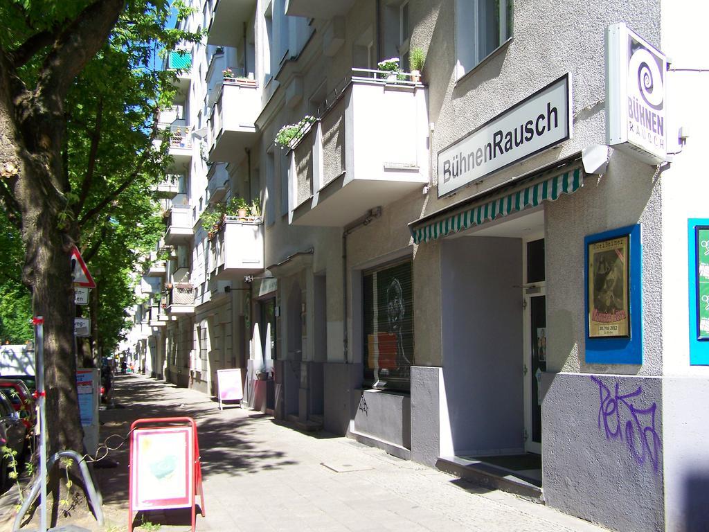 Altbauwohnung Mit 3 Baedern Appartamento *